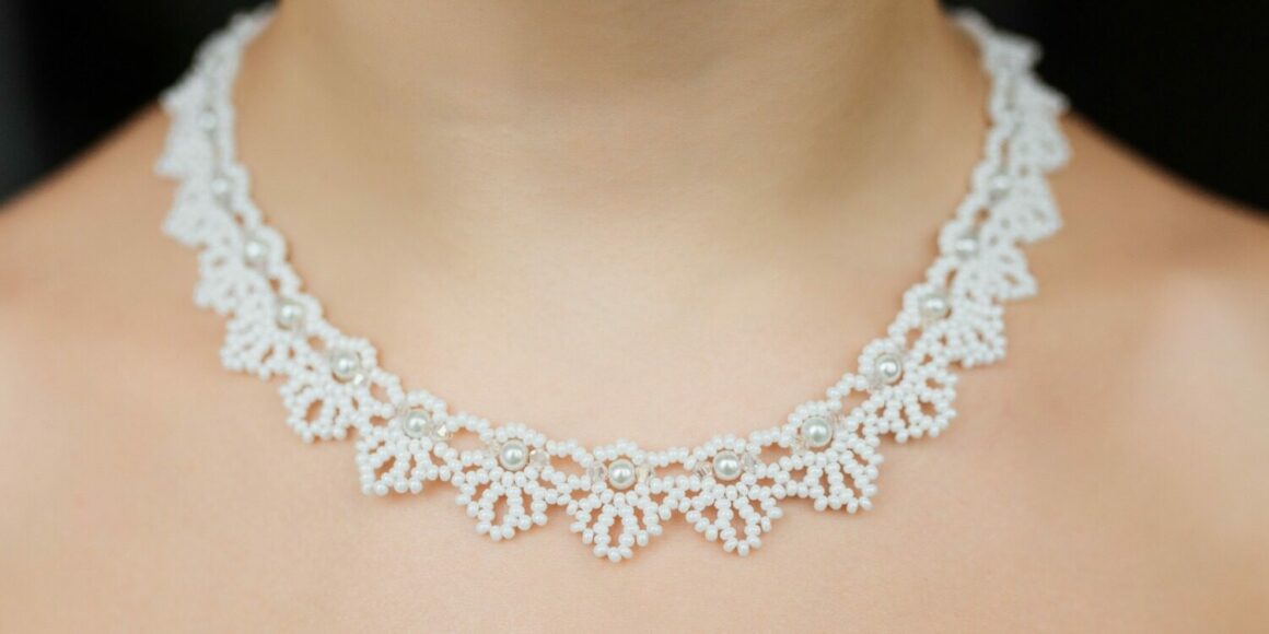 collier plastron