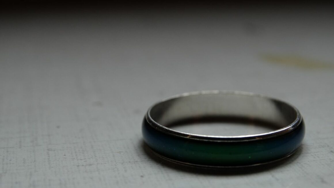 Bague D'humeur Dinosaure Enfant - Lot De 4 | Change De Couleur Avec La Chaleur | Taille Ajustable | Cadeau Anniversaire Science Amusante