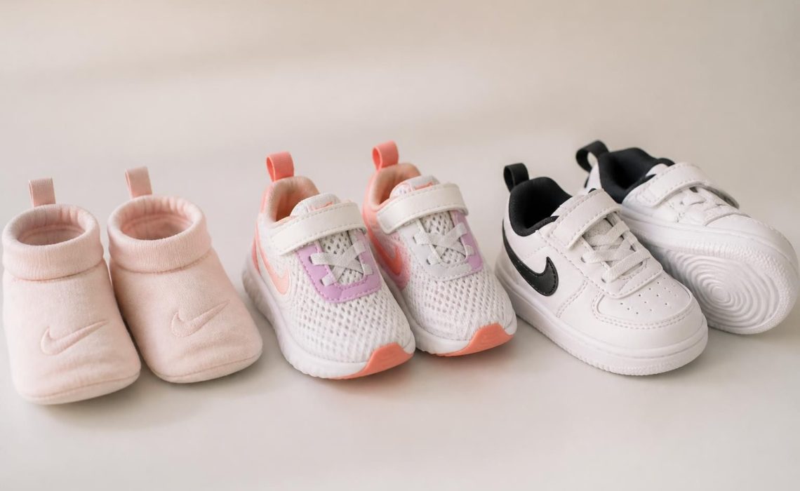 découvrez comment choisir les chaussures nike idéales pour bébé en fonction de son âge, pour assurer confort et développement optimal des pieds.