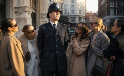 découvrez pourquoi les bobbies sont devenus un choix incontournable pour les fashionistas, alliant style, confort et élégance au quotidien.
