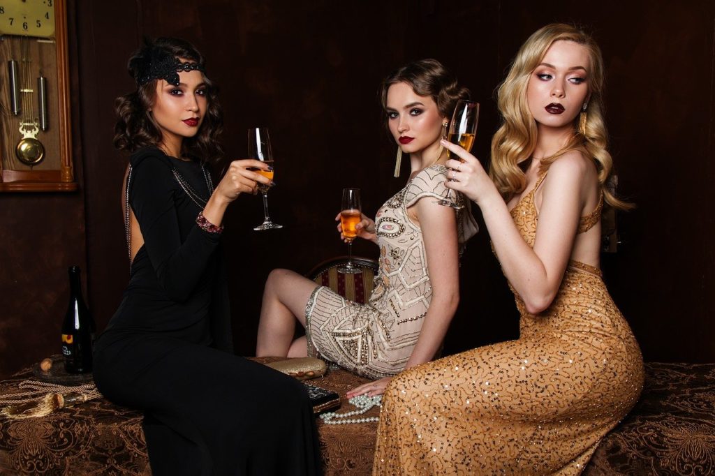 Soirée chic détail choc : quelle tenue de soirée adoptée