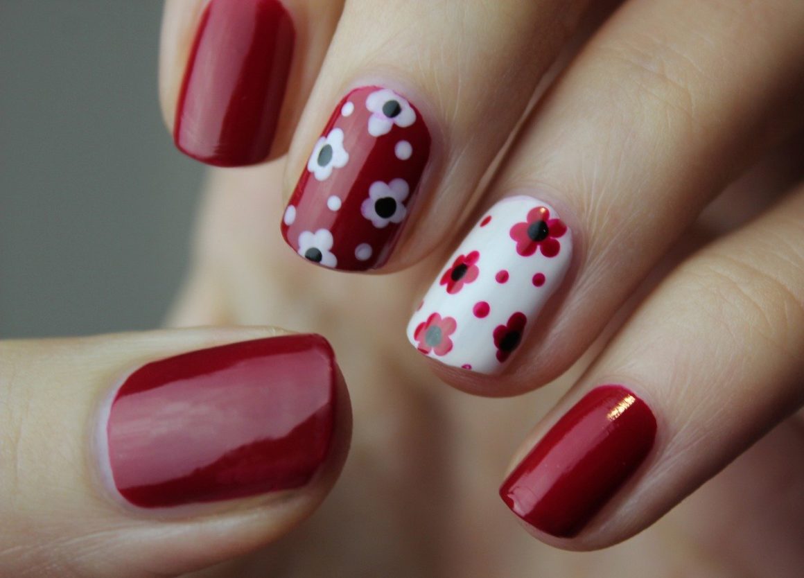 Dessin Sur Ongle Pour Debutant Quelle est la décoration pour ongle la plus facile à poser en nail art ?