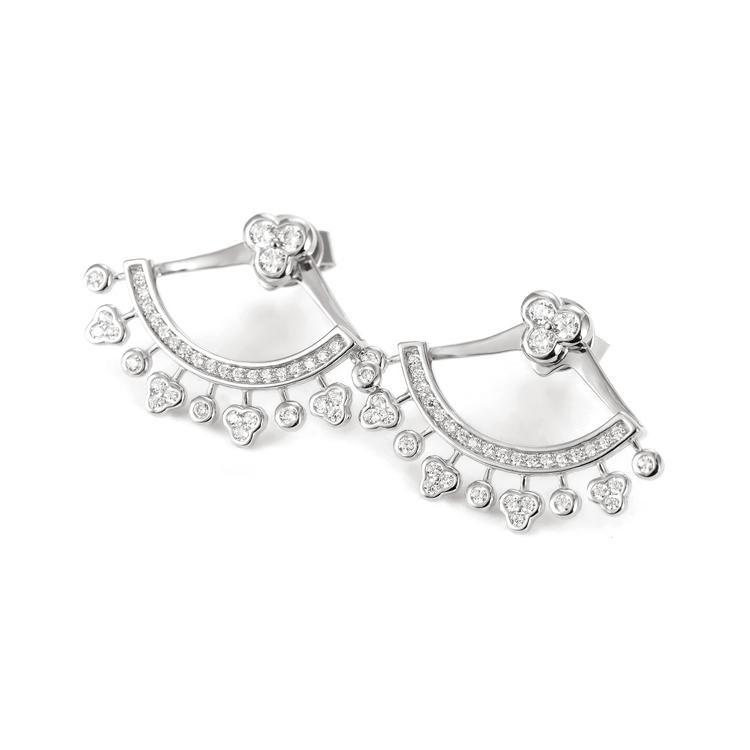 boucles d'oreilles accessoire de mode incontournable