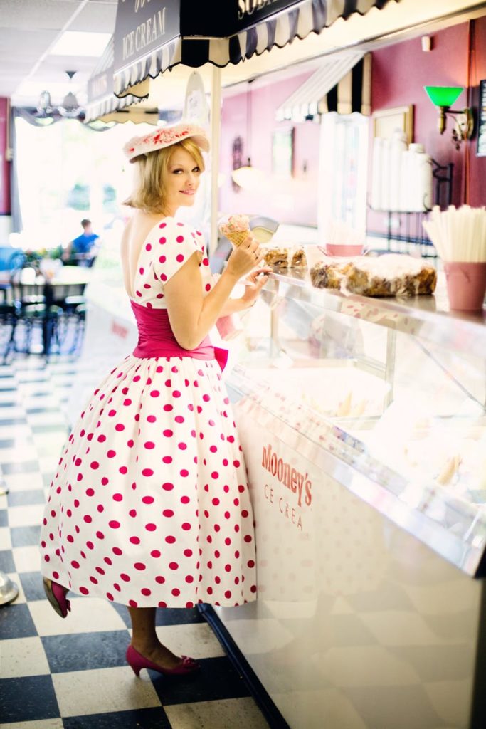old style avec la robe à pois