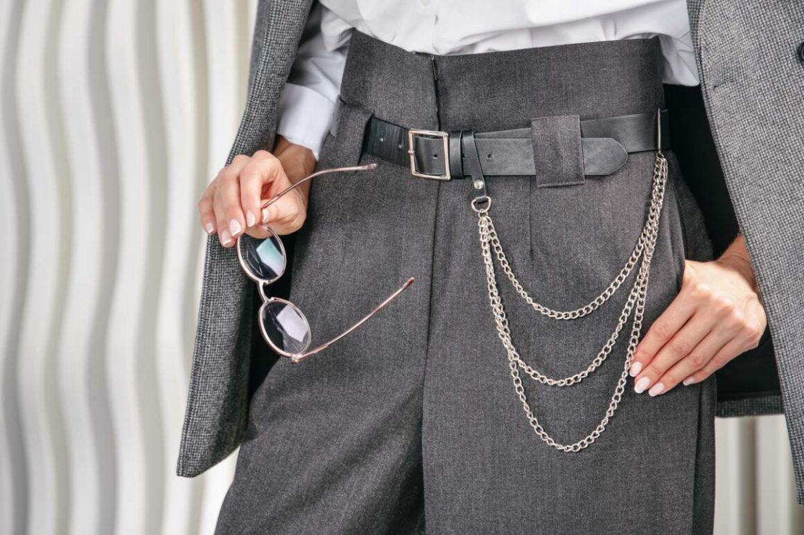 Pantalon taille haute : comment bien le porter